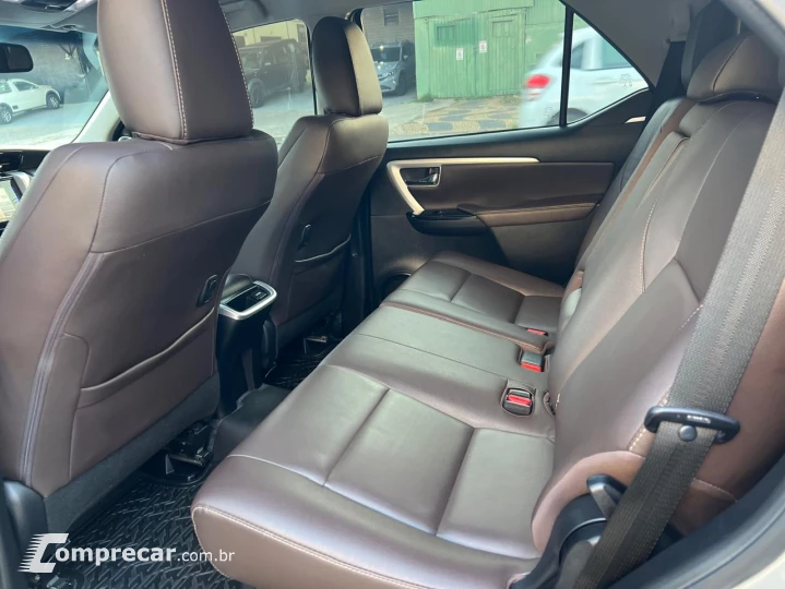 HILUX SW4 2.8 D-4d Turbo SRX 4X4