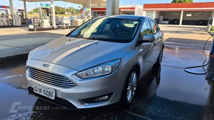 FOCUS 2.0 Titanium Fastback 16V