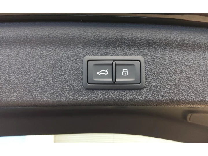 Q3 2.0 40 TFSI GASOLINA PERFORMANCE BLACK QUATTRO TIPTRONIC
