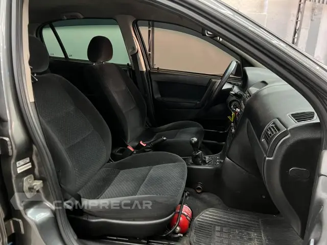 ASTRA HATCH - 2.0 MPFI ADVANTAGE 8V 4P MANUAL