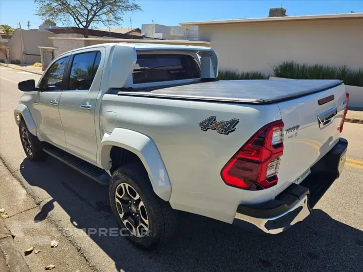 HILUX 2.8 D-4D TURBO DIESEL CD SRX PLUS 4X4 AUTOM
