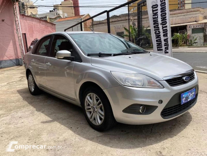 FOCUS SEDAN 2.0