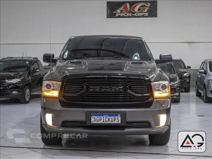 CLASSIC 5.7 V8 Laramie Night Edition CD 4X4