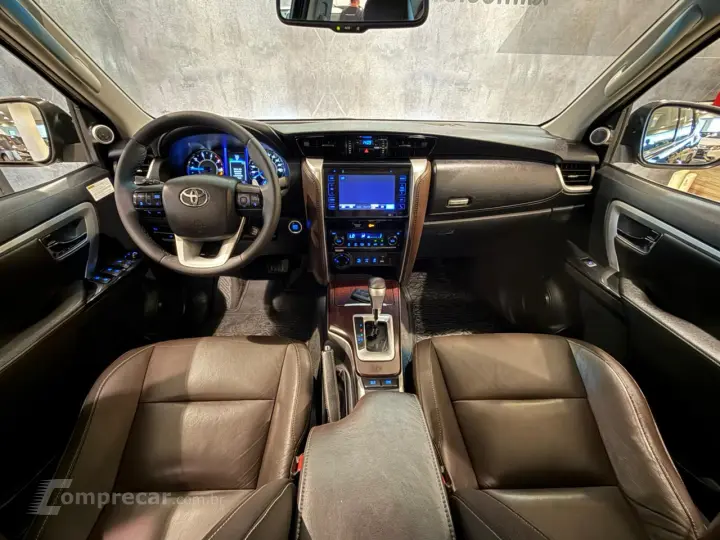 Hilux SW4 2.8 16V 4P SRX PLATINUM 4X4 7 LUGARES TURBO DIESEL