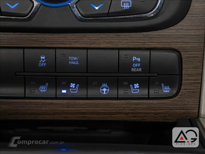 CLASSIC 5.7 V8 Laramie Night Edition CD 4X4