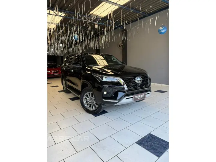 HILUX SW4 2.8 D-4D TURBO DIESEL SRX 7L 4X4 AUTOMÁTICO