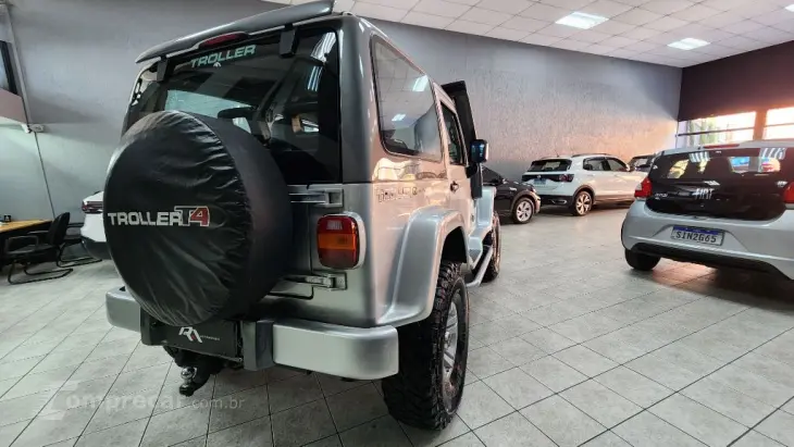 T-4 4x4 3.0 TB Int. Cap. Rígida Diesel