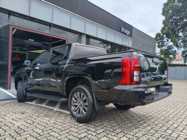 TRITON 2.4 Biturbo CD Hpe-s 4X4