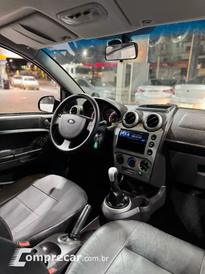 FIESTA 1.6 MPI Class Hatch 8V