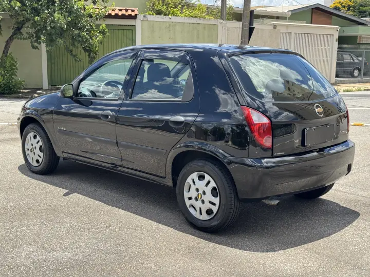 CELTA 1.0 MPFI Life 8V