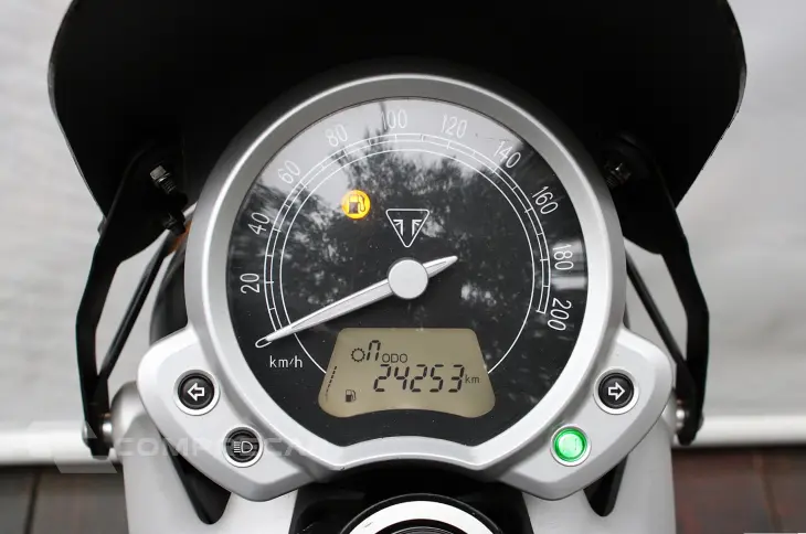 TRIUMPH STREET TWIN
