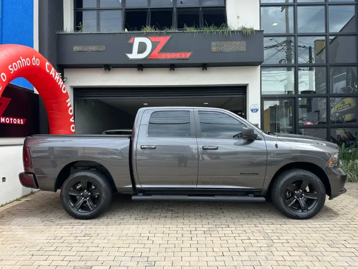 1500 5.7 V8 Limited Night Edition CD 4X4