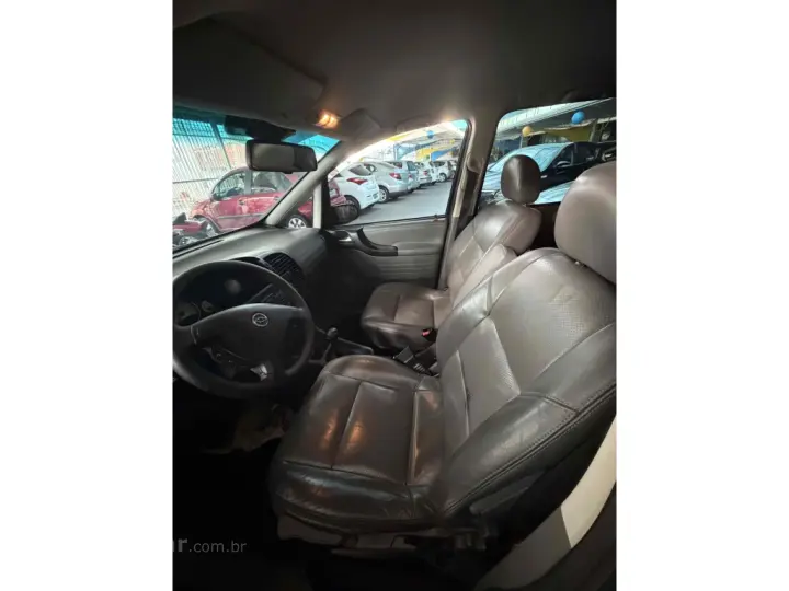 ZAFIRA 2.0 MPFI ELEGANCE 8V FLEX 4P AUTOMÁTICO