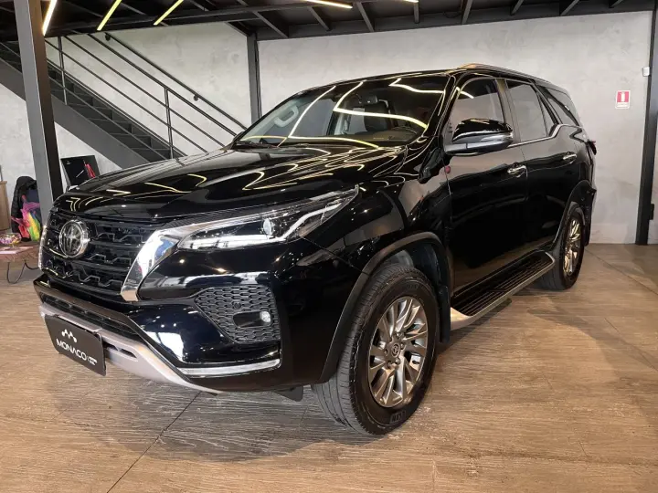 Hilux SW4 2.8 4P SRX 4X4 7 LUGARES TURBO DIESEL AUTOMÁTICO