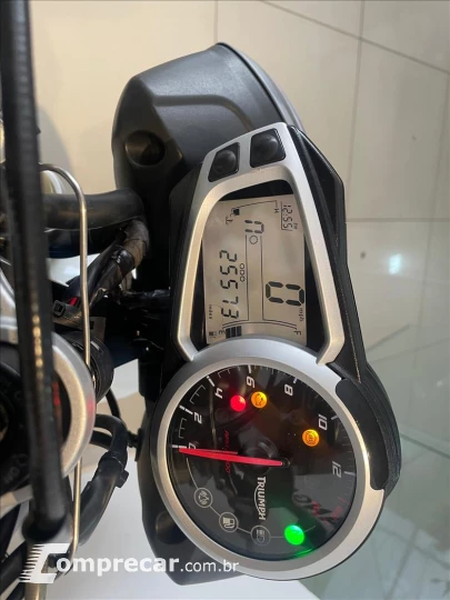 STREET TRIPLE 675