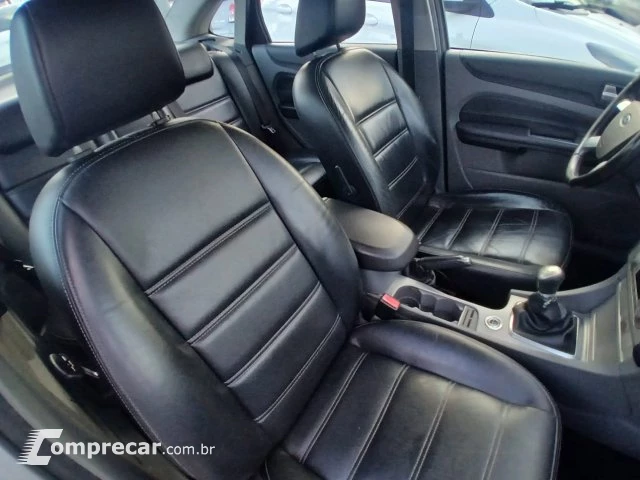 FOCUS SEDAN - 2.0 GLX SEDAN 16V 4P MANUAL
