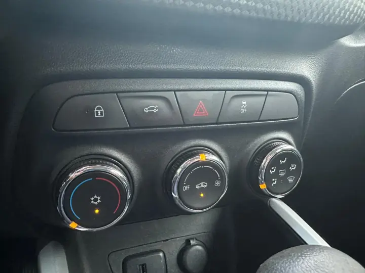 ONIX 1.0 Turbo Plus LT