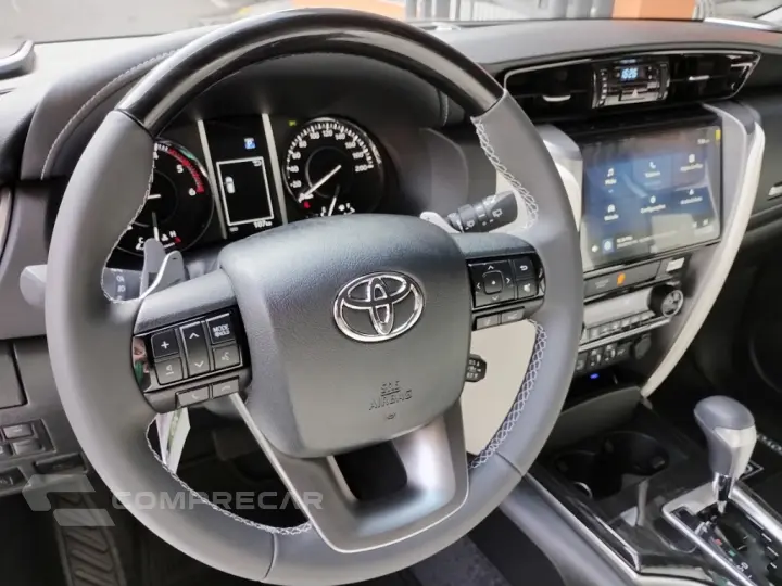 HILUX SW4 2.8 D-4D TURBO DIESEL DIAMOND 7L 4X4 AUTOMÁTICO