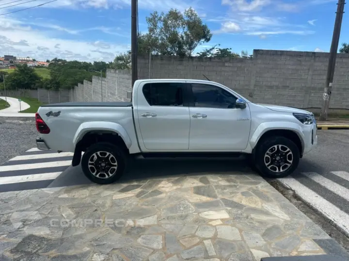 HILUX 2.8 D-4D TURBO DIESEL CD SRX PLUS 4X4 AUTOMÁTICO