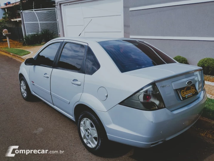FIESTA 1.6 MPI Class Sedan 8V