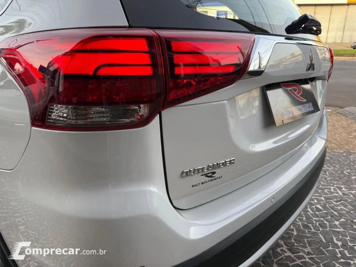 OUTLANDER 2.2 MIVEC DI-D DIESEL HPE-S AWD AUTOMÁTICO