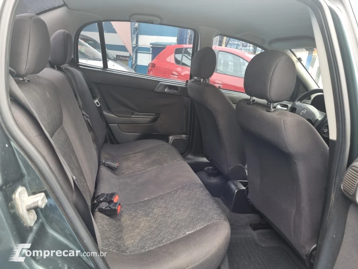 ASTRA 2.0 MPFI Advantage Sedan 8V
