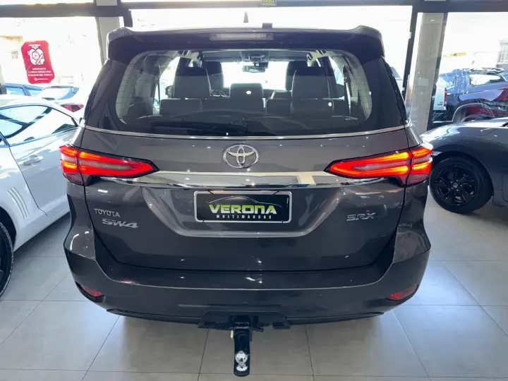 HILUX SW4 2.8 D-4d Turbo SRX 7L 4X4