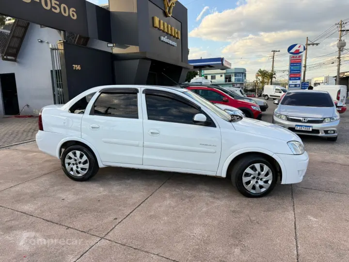 CORSA 1.4 MPFI Premium Sedan 8V