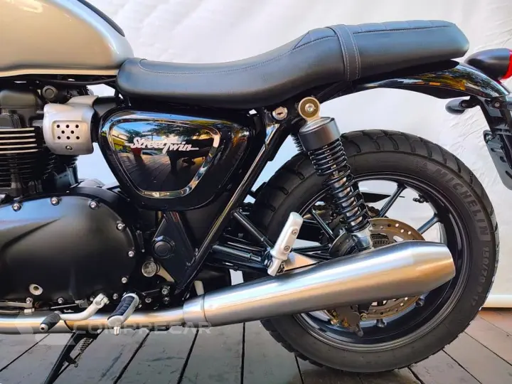 TRIUMPH STREET TWIN