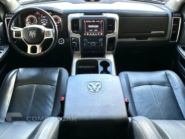 CLASSIC 5.7 V8 GASOLINA LARAMIE NIGHT EDITION CD 4X4 AUTOMÁT