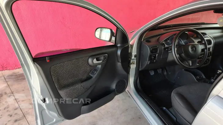 CORSA 1.4 MPFI Premium Sedan 8V