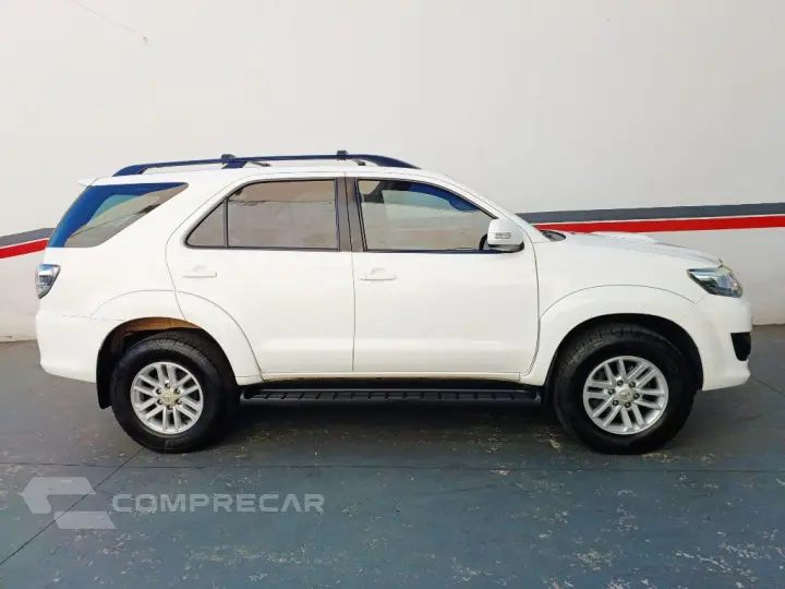 Hilux SW4 SRV D4-D 4x4 3.0 TDI Dies. Aut