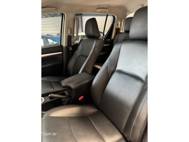 HILUX 2.8 D-4D TURBO DIESEL CD SRX 4X4 AUTOMÁTICO