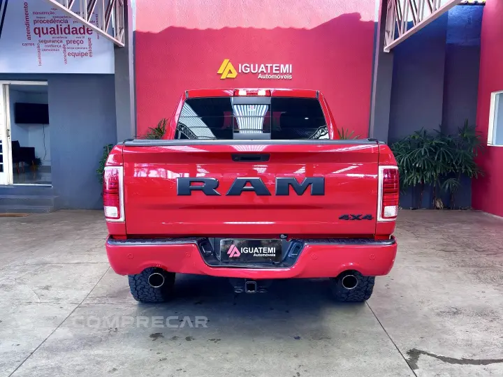 CLASSIC 5.7 V8 GASOLINA LARAMIE NIGHT EDITION CD 4X4 AUTOMÁT