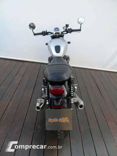 TRIUMPH STREET TWIN