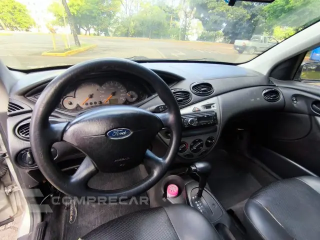 FOCUS HATCH - 2.0 GHIA 16V 4P AUTOMÁTICO