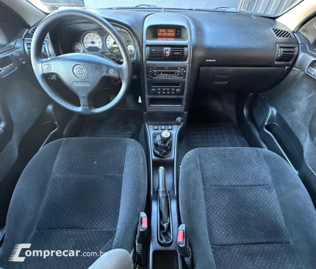 ASTRA 2.0 MPFI Advantage Sedan 8V