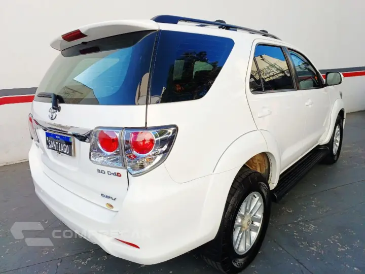 Hilux SW4 SRV D4-D 4x4 3.0 TDI Dies. Aut