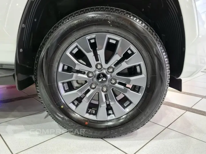 TRITON HPE-S 2.4 CD 4x4 TB DIESEL AUT.