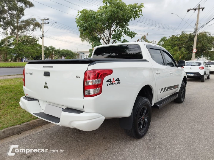 L200 TRITON 2.4 16V Turbo GL CD 4X4