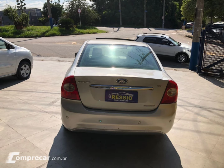 FOCUS 2.0 Ghia Sedan 16V