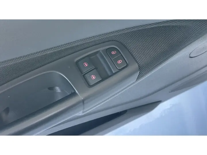 VOYAGE 1.0 12V MPI TOTAL FLEX 4P MANUAL