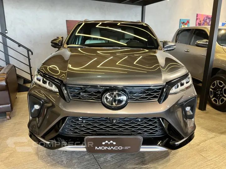 Hilux SW4 2.8 4P SRX 4X4 DIAMOND 7 LUGARES TURBO DIESEL AUTO