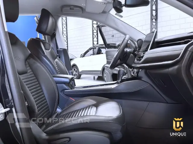 COMMANDER - 1.3 T270 TURBO LONGITUDE AT6