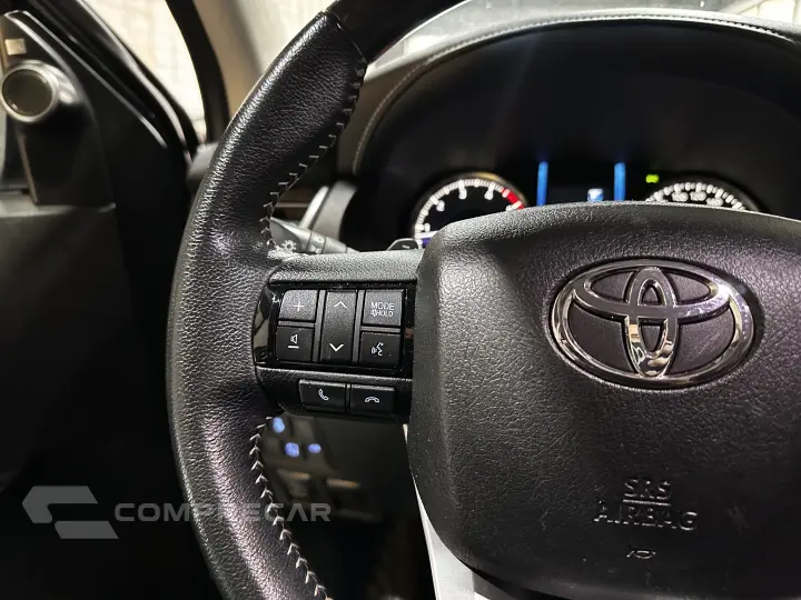 HILUX SW4 2.8 D-4D TURBO DIESEL SRX 7L 4X4 AUTOMÁTICO