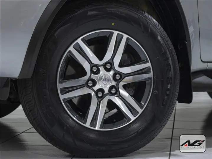 HILUX SW4 2.7 SRV 7 Lugares 4X2 16V