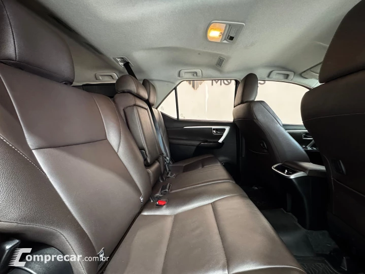 HILUX SW4 2.7 SRV 7 LUGARES 4X2 16V FLEX 4P AUTOMÁTICO