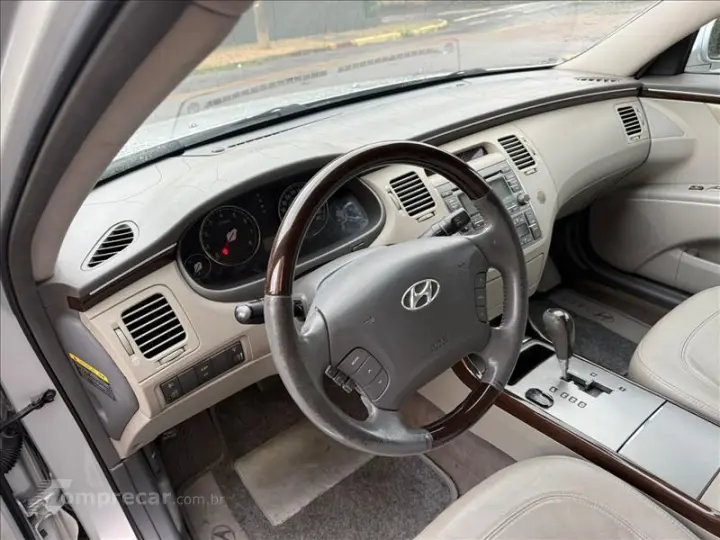 AZERA 3.3 MPFI GLS Sedan V6 24V