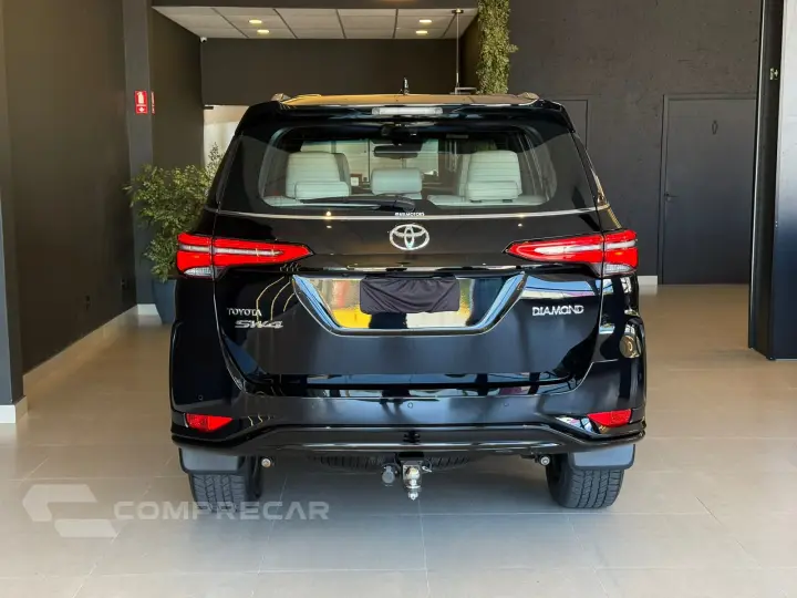 HILUX SW4 2.8 D-4d Turbo Diamond 7L 4X4