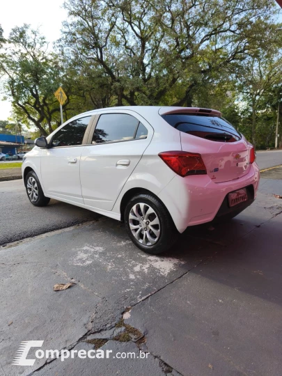 Onix Hatch 1.4 4P FLEX LT